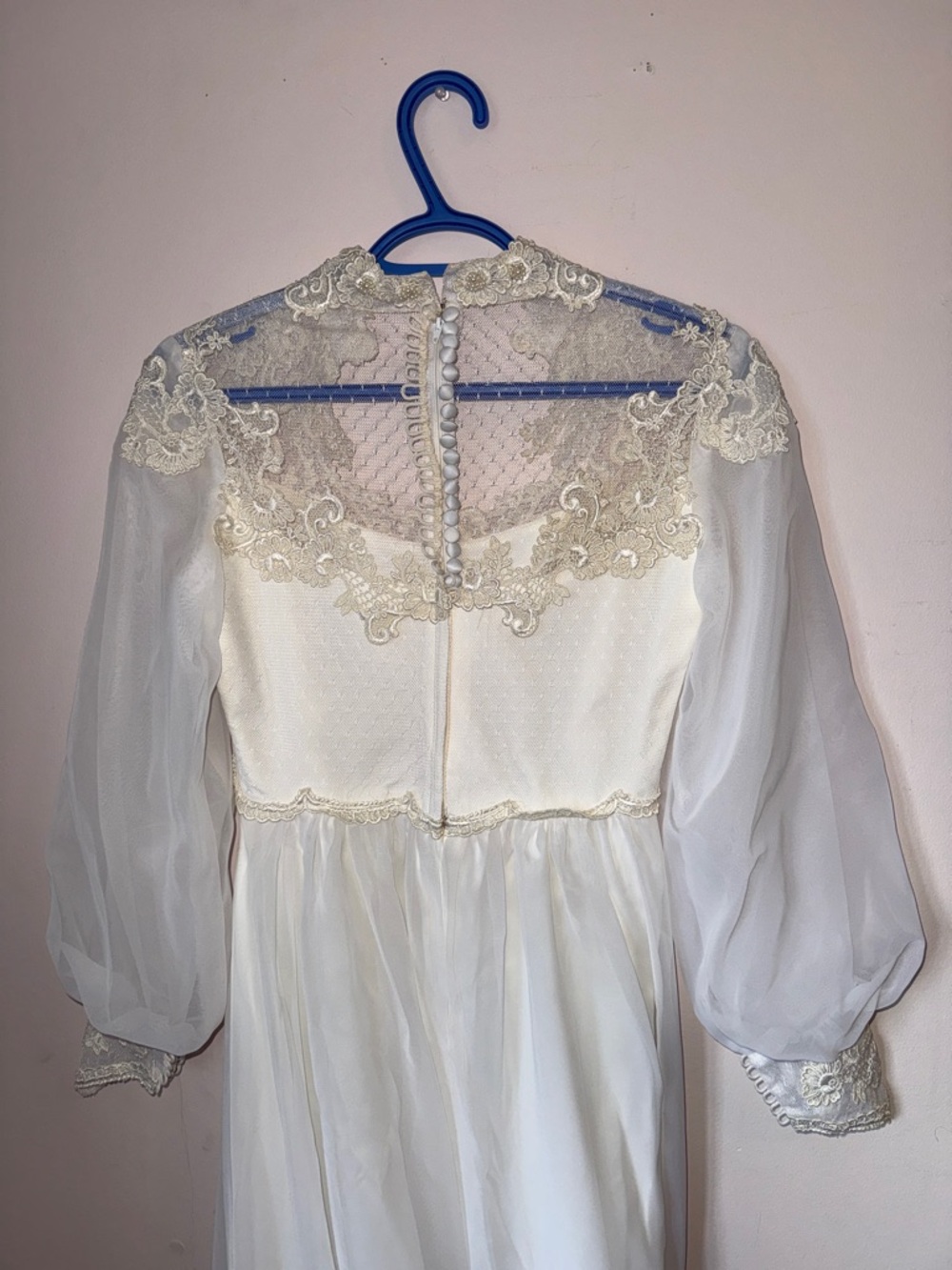Vintage Ivory Lace Bodice Long Sleeve Wedding Dress - Picture 5 of 6